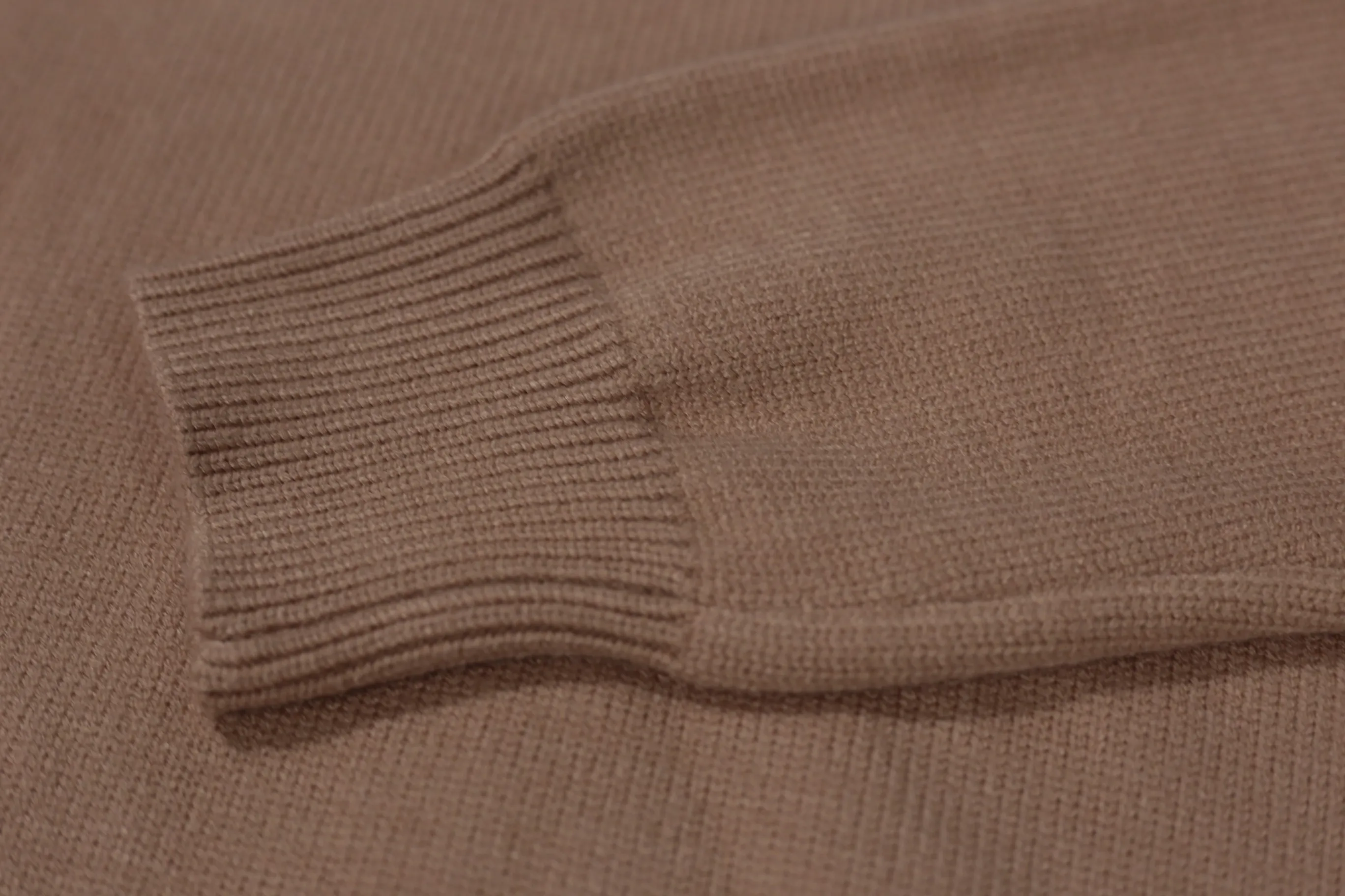 P260 Style No. D04) The top version on the market in 2025 Ralph Lauren #ootddailywear #Autumn and winter sweater #Knitted sweater outfit #ralph lauren sweater #Can be worn by both men and women [Star R] Finally waited until the Ralph men’s twist v-neck sweater is finally here! The most popular sweater is a limited edition every year. There won’t be many styles in the store! Ralph Lauren men's V-neck sweater [Fire R] has a really nice shape. It can be worn alone or as a jacket. It can also be worn inside or worn with a shirt~100% pure cotton #Practical wear. Colors: natural white, navy blue, khaki, gray, size S to XL